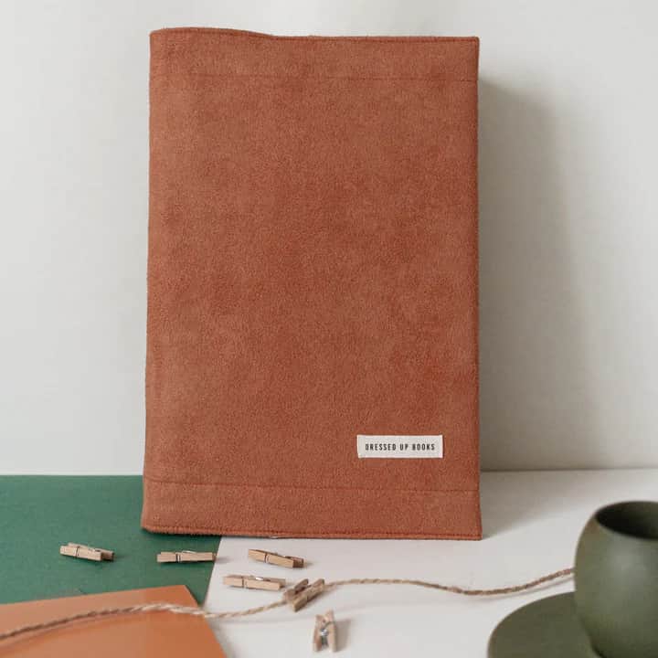 DUB – DRESSED UP BOOKS — imagem 2